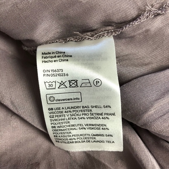 H&M grey lavender ,ruffle neck, clip dot sleeveless top - Picture 5 of 5